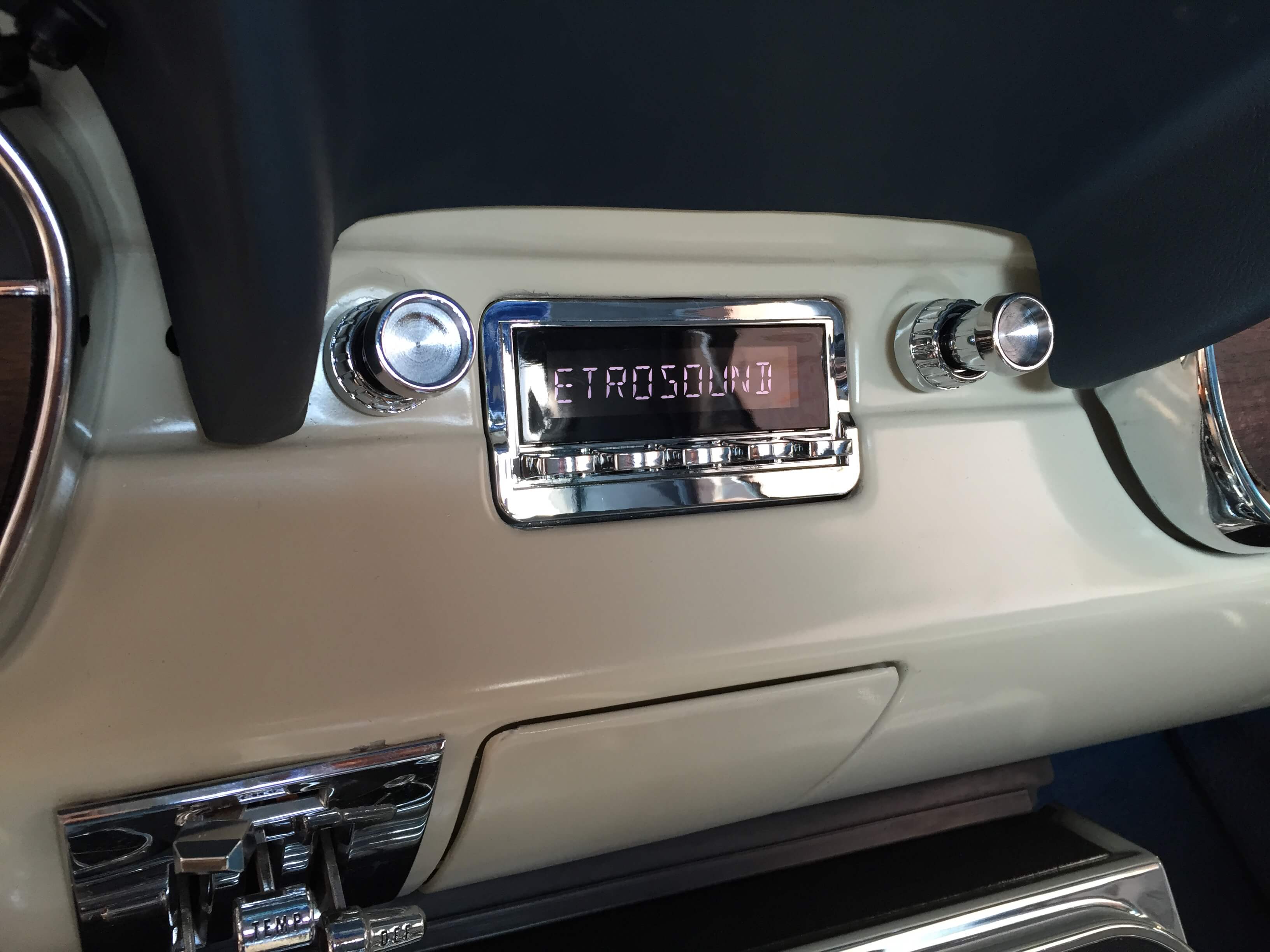 Autoradio für Ford Mustang 1964-66 mit DAB+, USB und Bluetooth Retrosound San Diego