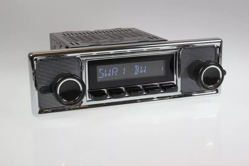 Autoradio im Nadelstreifen-Design für Mercedes Benz mit DAB+, USB und Bluetooth Retrosound San Diego