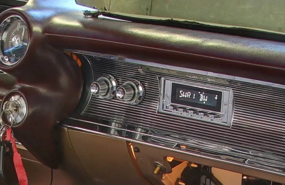 RETROSOUND Einbaurahmen 1955-57 T-Bird plate