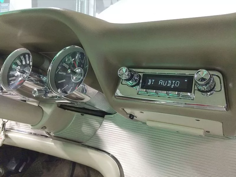 RETROSOUND Einbaurahmen 1961-63 T-Bird bezel für Ford Thunderbird