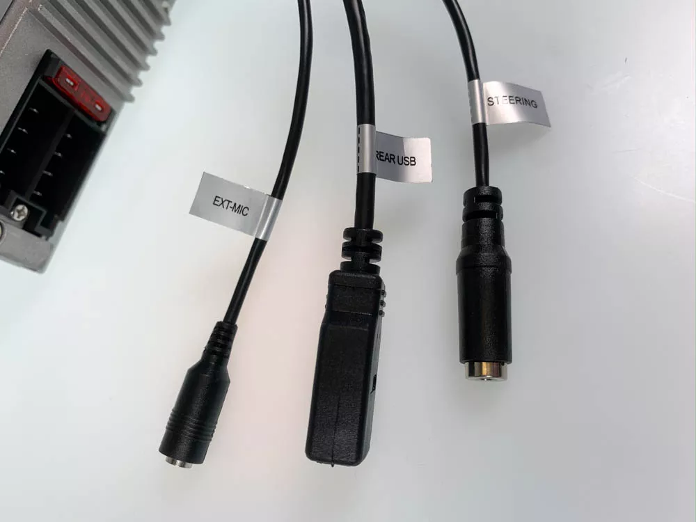 Mikrofonanschluss, Rear USB Eingang und Lenkradfernbedienungseingang